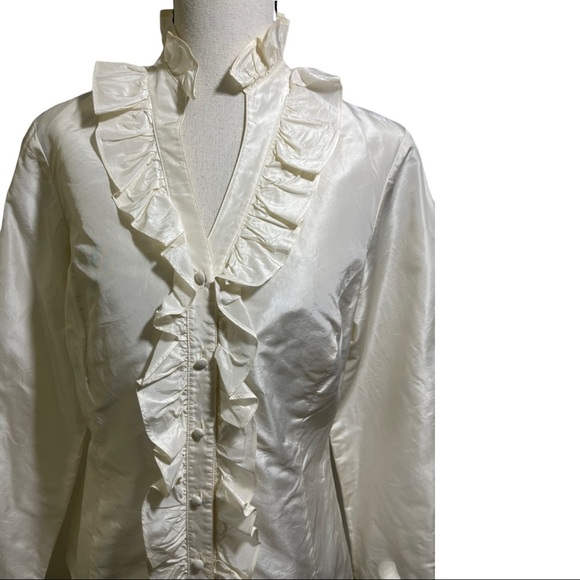 J McLaughlin button down silk ruffle blouse. Long sleeve cream color size 8. - Picture 8 of 9